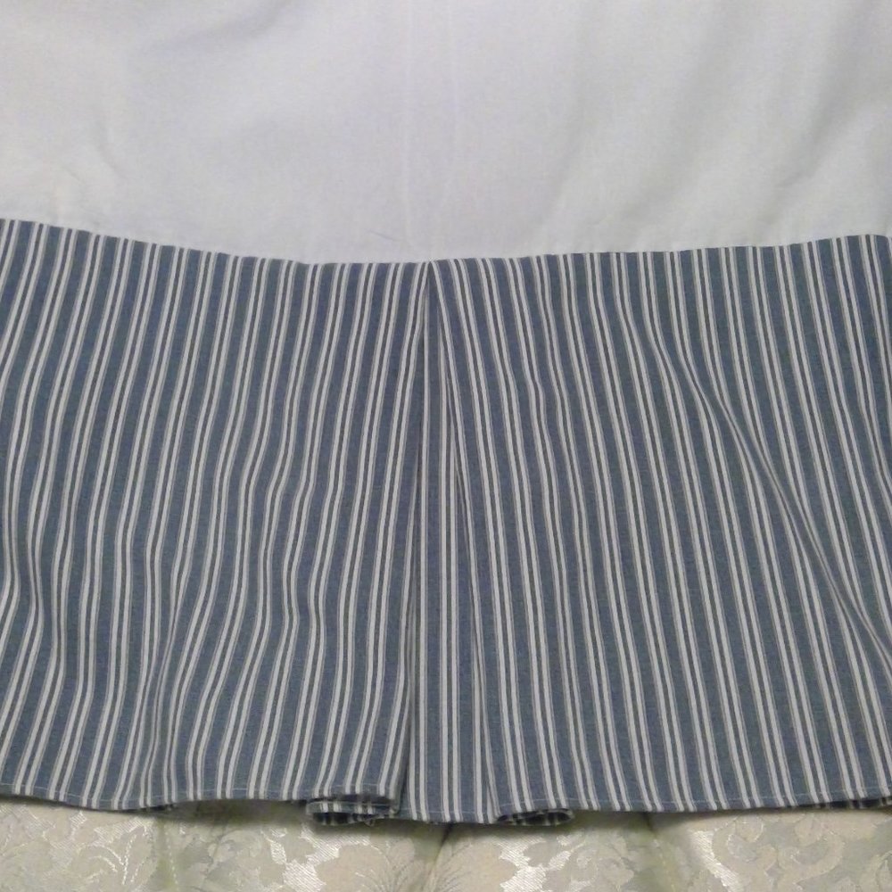 Pair of Waverly twin bed skirts - blue "denim"